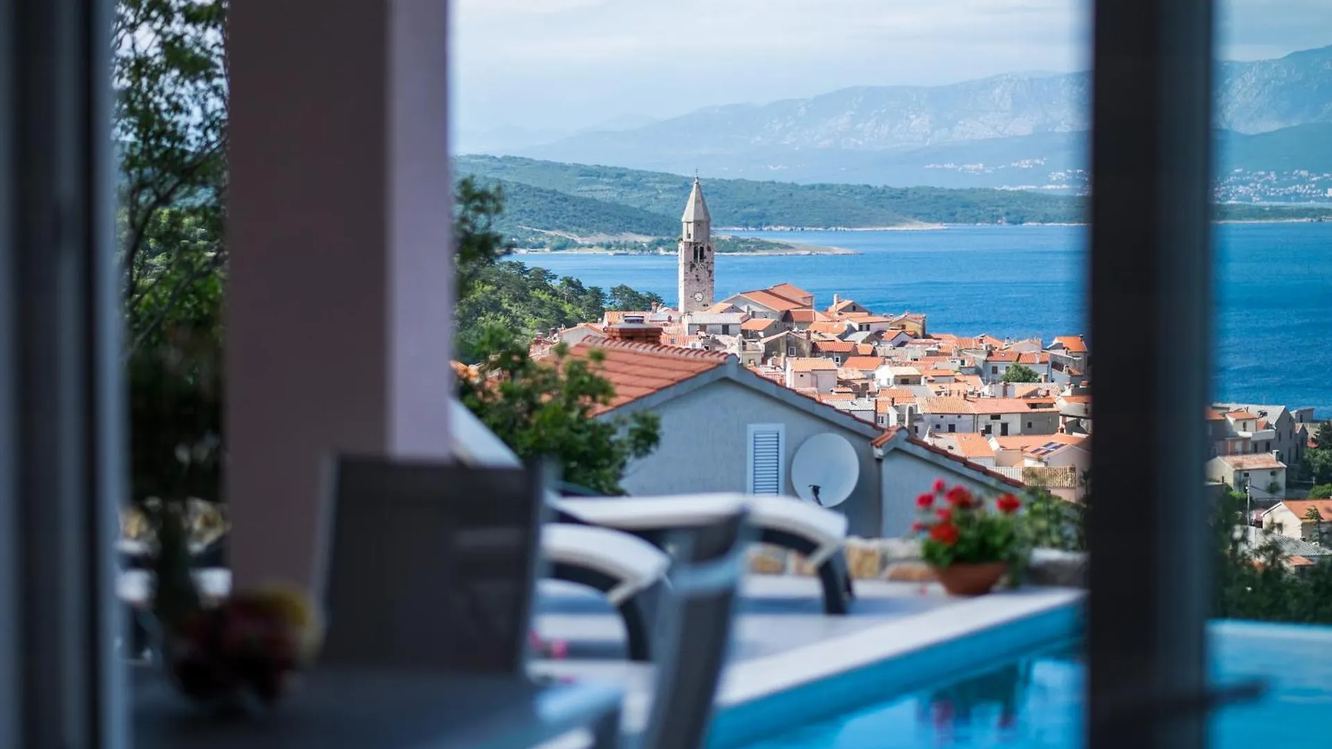 Apartment With A Private Pool, Enchanting View, Beach - By Traveler Tourist Agency Id 2122 Vrbnik