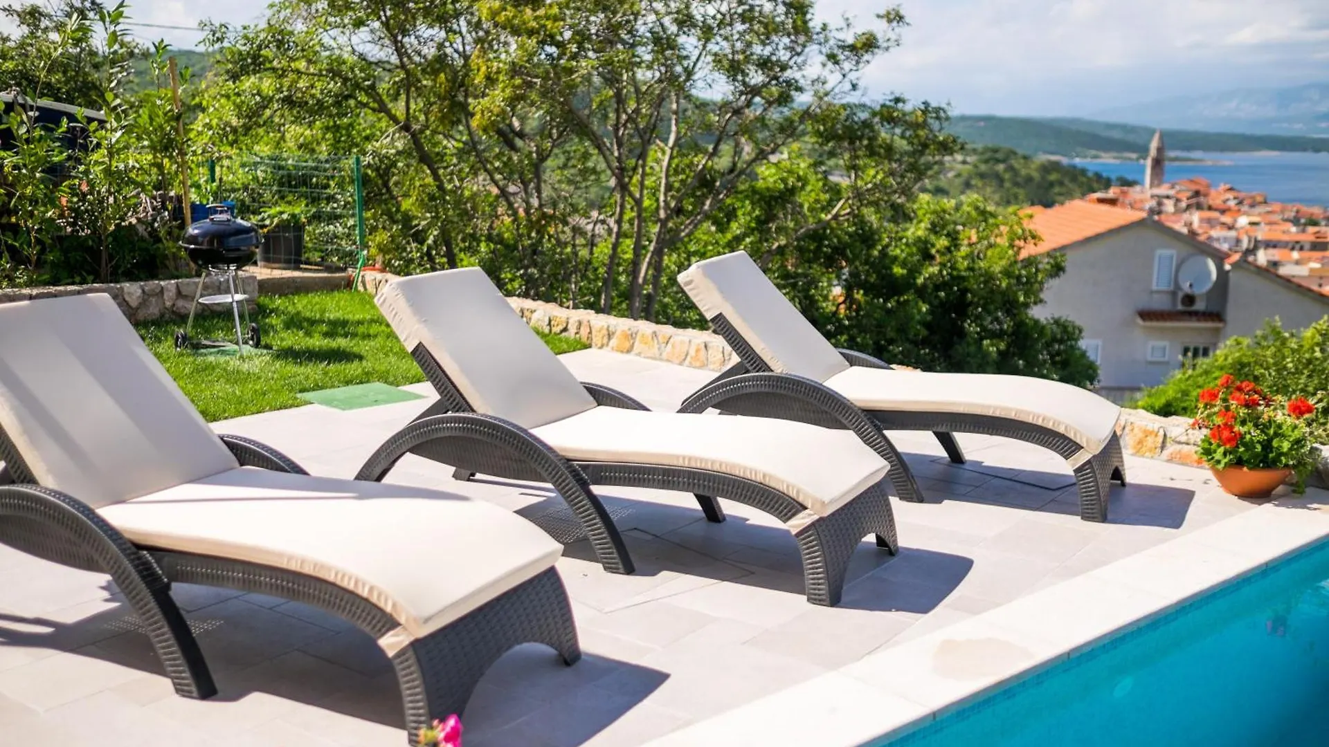 Apartment With A Private Pool, Enchanting View, Beach - By Traveler Tourist Agency Id 2122 Vrbnik
