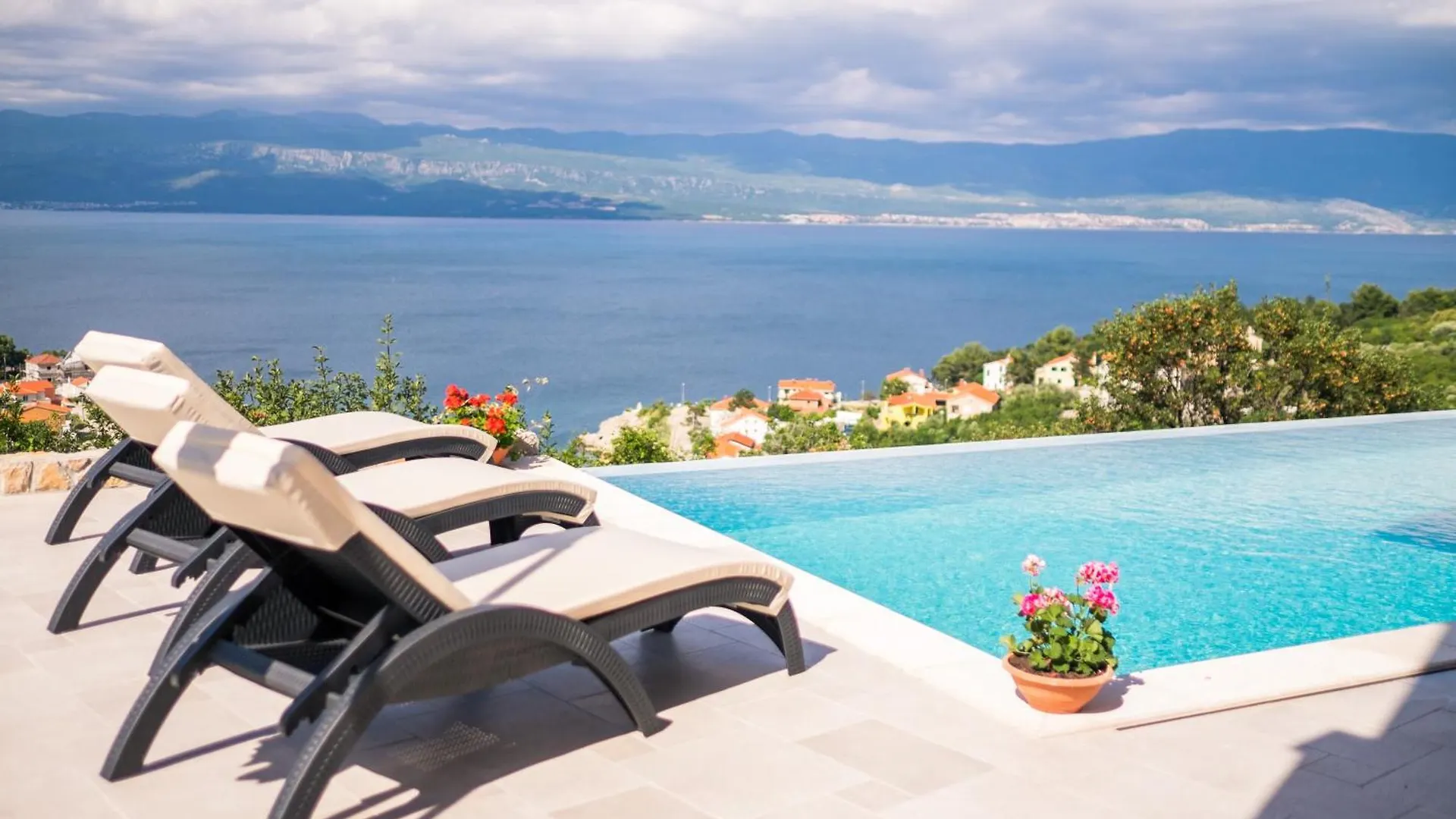 Apartment With A Private Pool, Enchanting View, Beach - By Traveler Tourist Agency Id 2122 Vrbnik